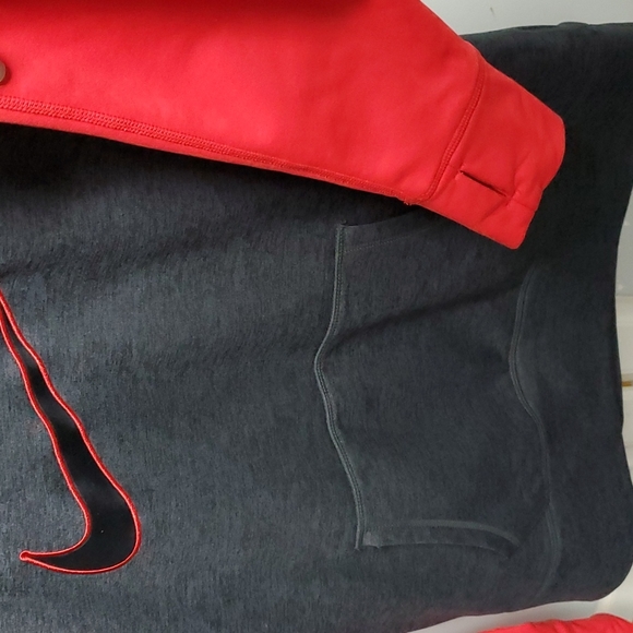 Women's Large Nike Therma-Fit Sweatshirt - Picture 5 of 5